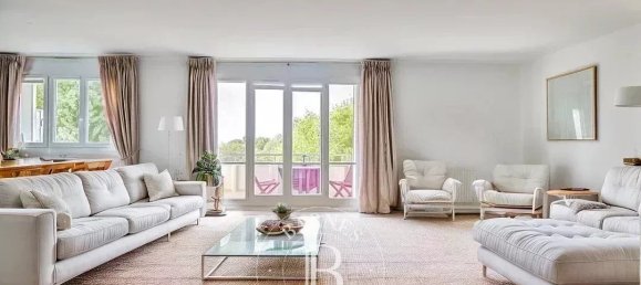 3 bedrooms Apartment in Versailles, France No. 181668 2