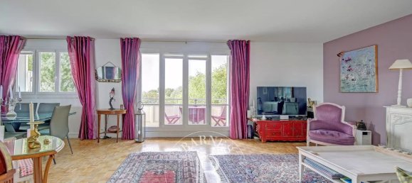 3 bedrooms Apartment in Versailles, France No. 181668 5
