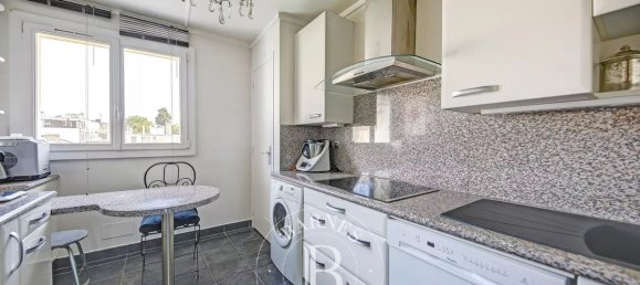 3 bedrooms Apartment in Versailles, France No. 181668 4