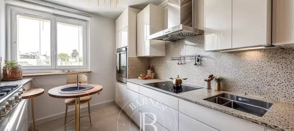 3 bedrooms Apartment in Versailles, France No. 181668 3