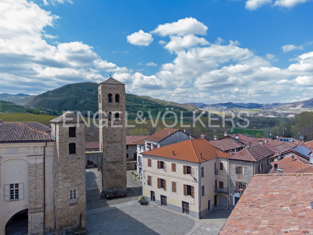 5 bedrooms Castles in Monastero Bormida, Italy No. 102273