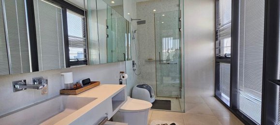 Кондоминиум  с 2 спальнями в Ваттхана, Таиланд № 61407 12