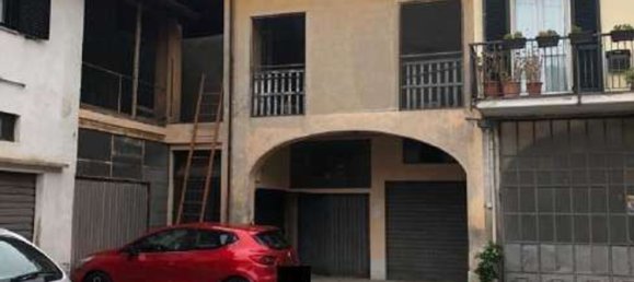 5 bedrooms Apartment in Gazzada Schianno, Italy No. 359548 5