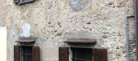 5 bedrooms Apartment in Gazzada Schianno, Italy No. 359548 3