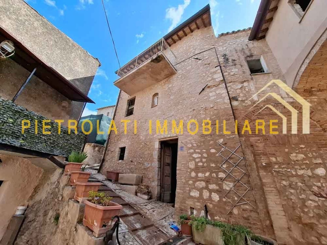 74m² Commercial property in Trevi, Italy No. 286181