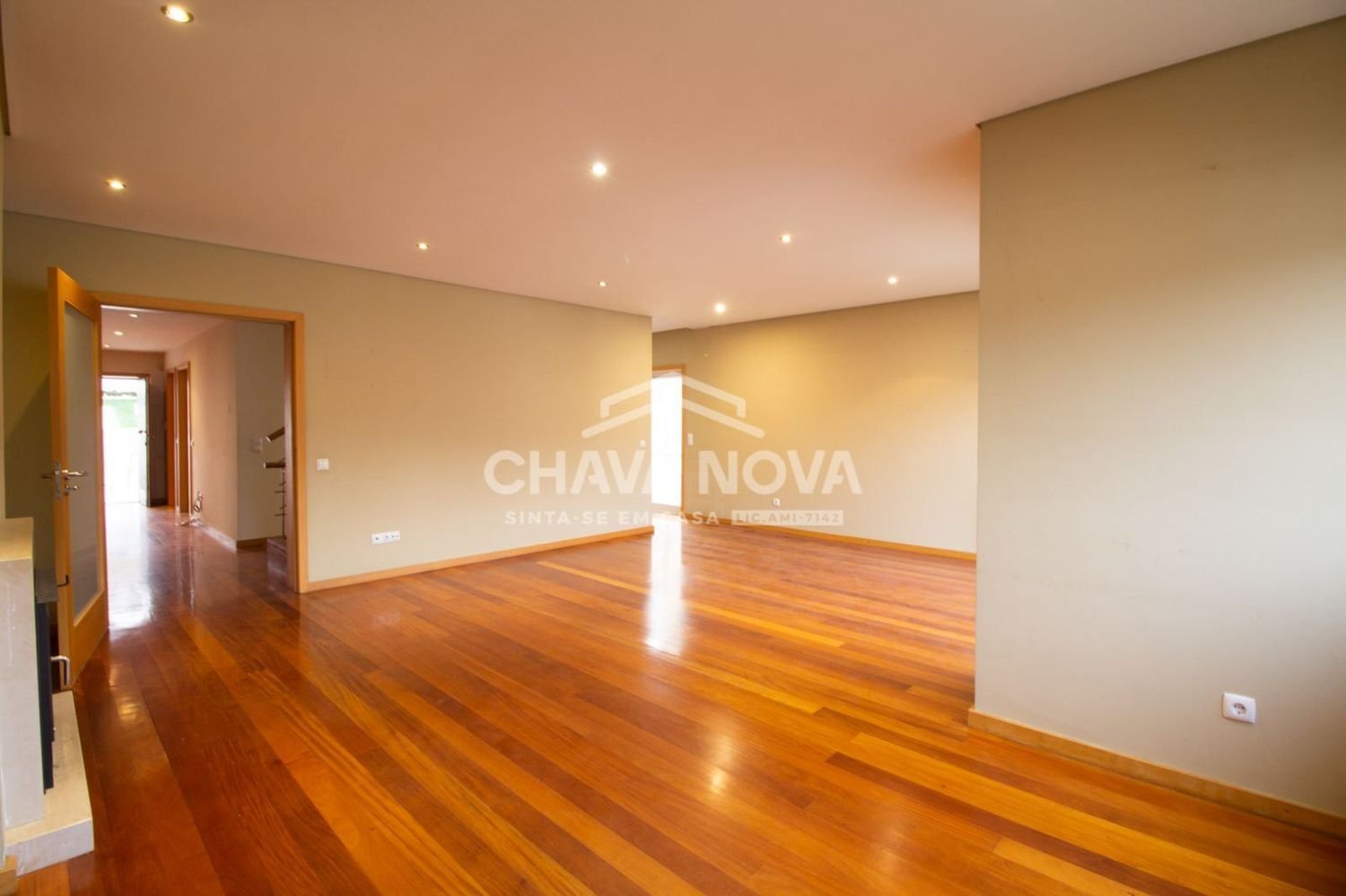 Дом с 3 спальнями в Санта Мария да Фейра, Португалия № 289958