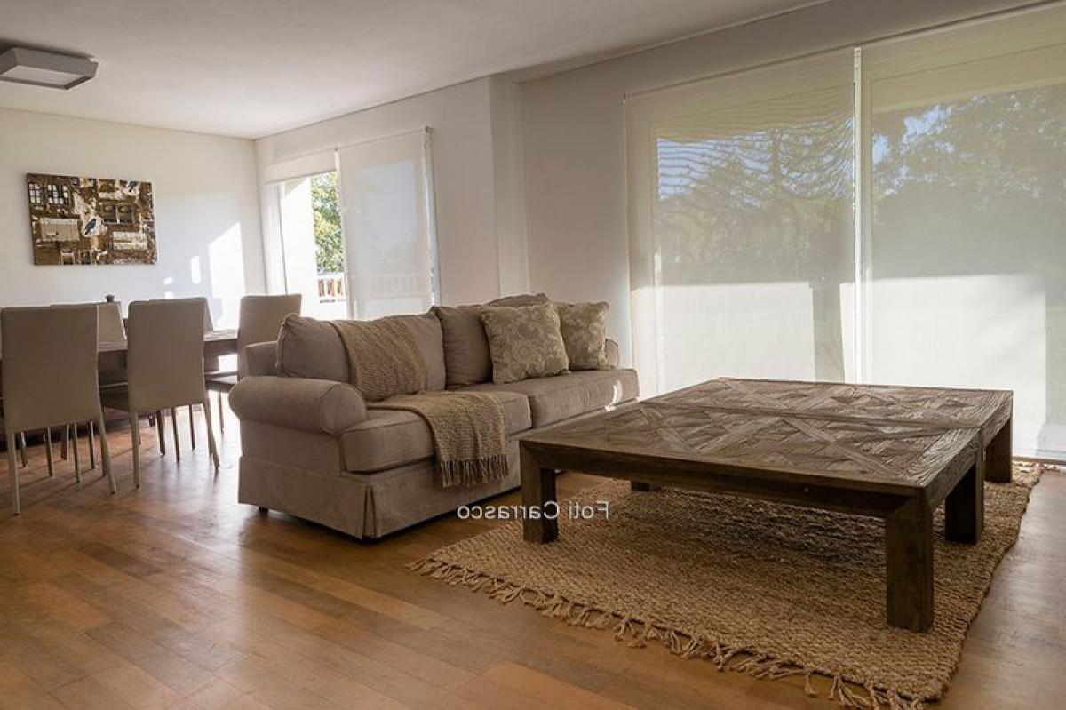 3 bedrooms Apartment in Montevideo, Uruguay No. 10267