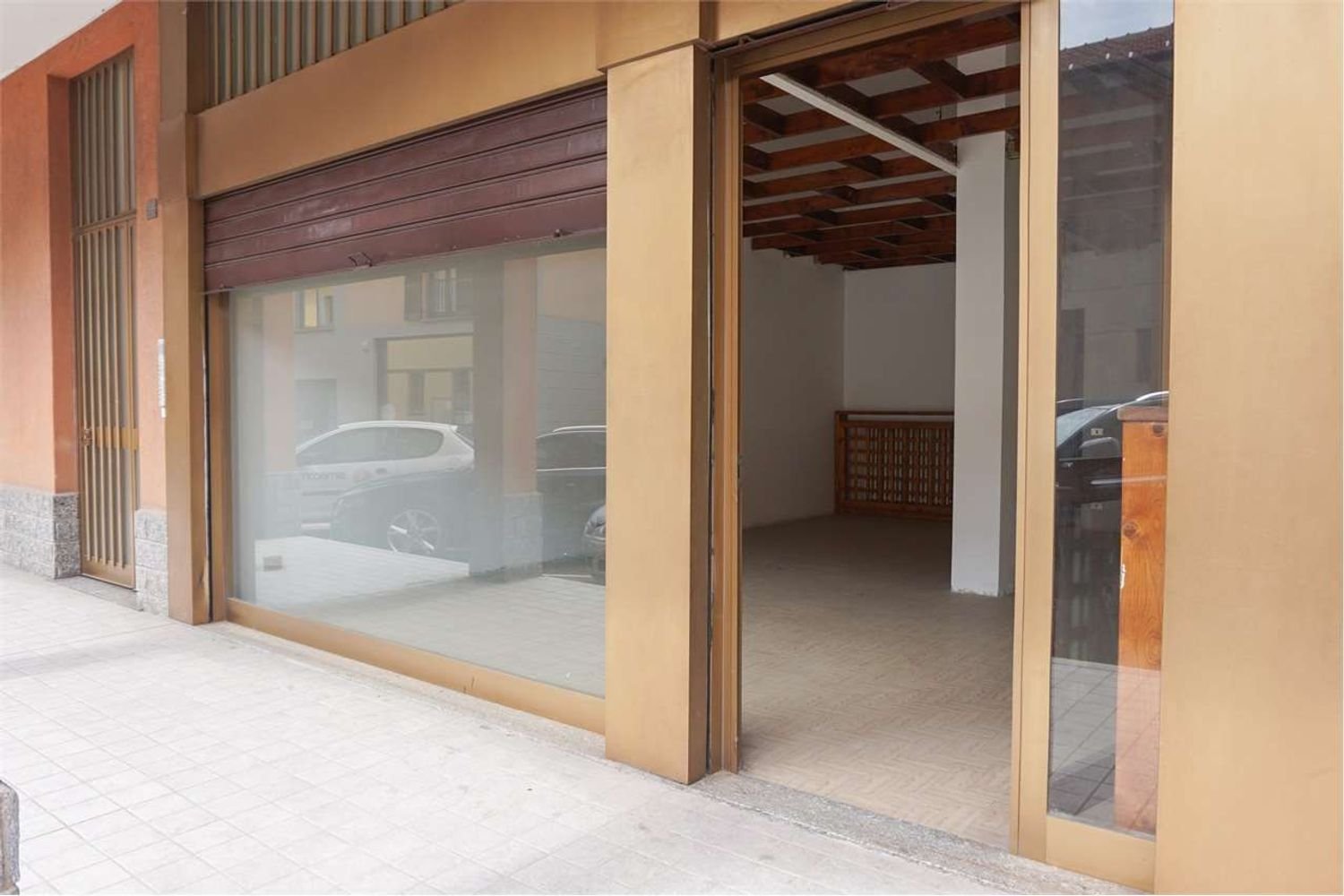 Propriété commerciale à Cislago, Italy 50m² No. 336408