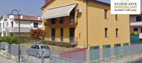 3 rooms Apartment in Sarego, Italy No. 208250 2