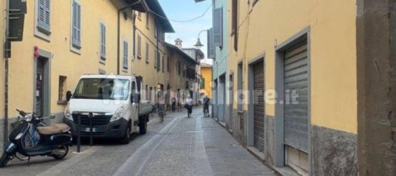 5 bedrooms House in Cologno al Serio, Italy No. 299092 22