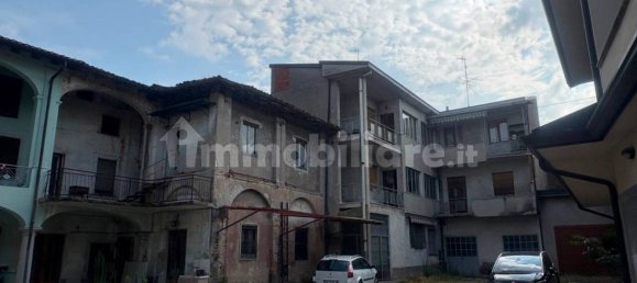 5 bedrooms House in Cologno al Serio, Italy No. 299092 20