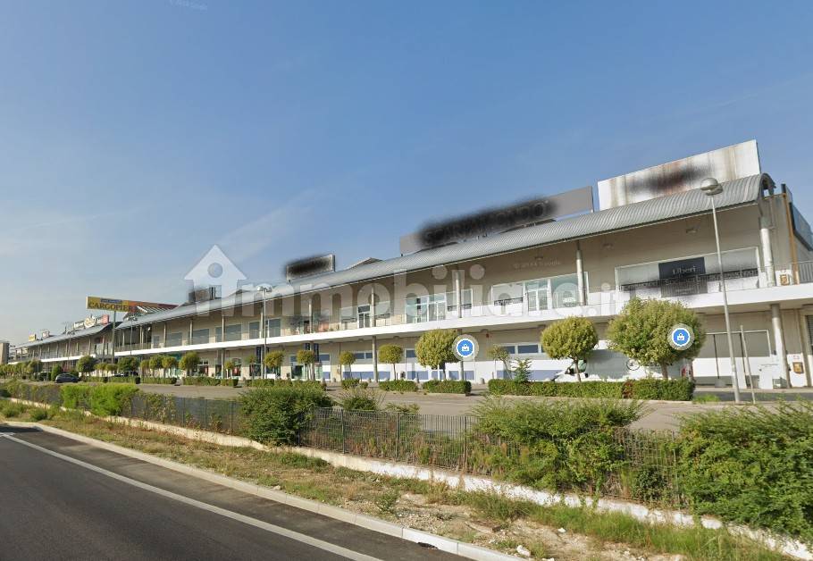 1 room Commercial property in Osimo, Italy No. 346995