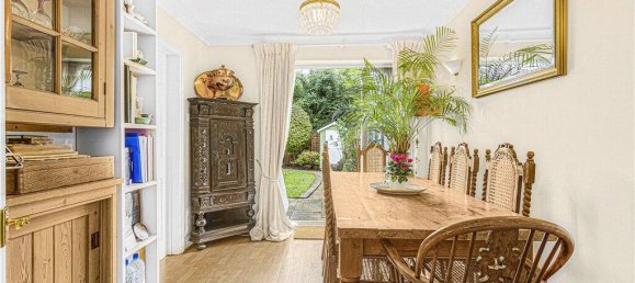 4 bedrooms House in Surrey, United Kingdom No. 8562 7