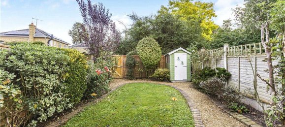 4 bedrooms House in Surrey, United Kingdom No. 8562 9