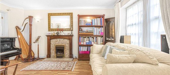 4 bedrooms House in Surrey, United Kingdom No. 8562 2