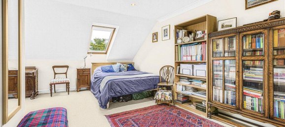 4 bedrooms House in Surrey, United Kingdom No. 8562 3