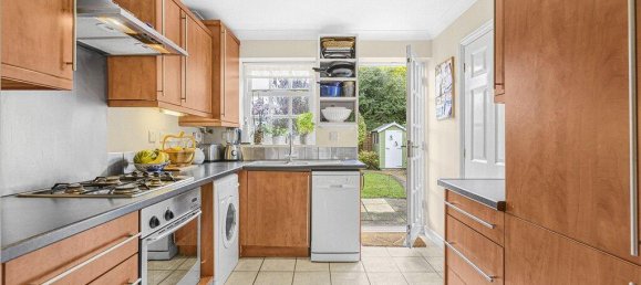 4 bedrooms House in Surrey, United Kingdom No. 8562 10