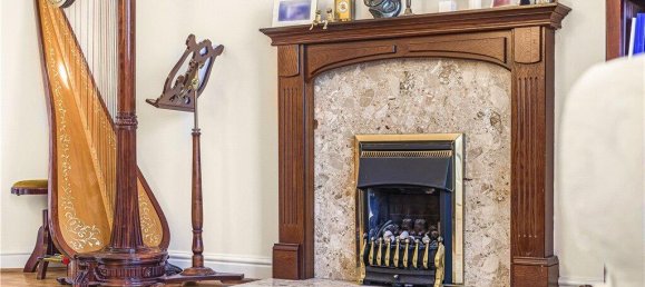 4 bedrooms House in Surrey, United Kingdom No. 8562 8