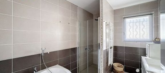 3 bedrooms Villa in Loire, France No. 305538 7