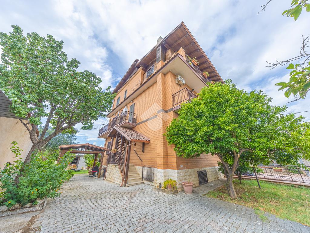 Apartamento de 3 dormitorios en Rome, Italy No. 291900