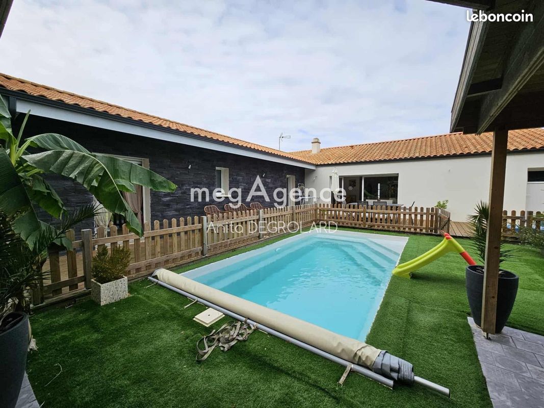 Дом с 3 спальнями в Ла-Ферьер, Франция № 337446