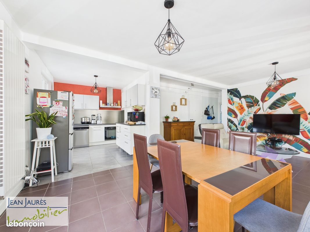 3 bedrooms Apartment in Troyes, France No. 332081