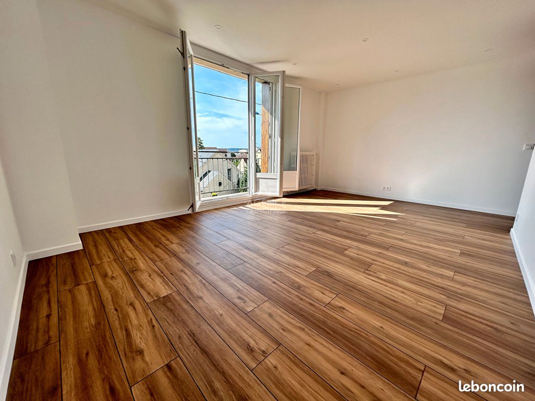 2 bedrooms Apartment in Poissy, France No. 165065