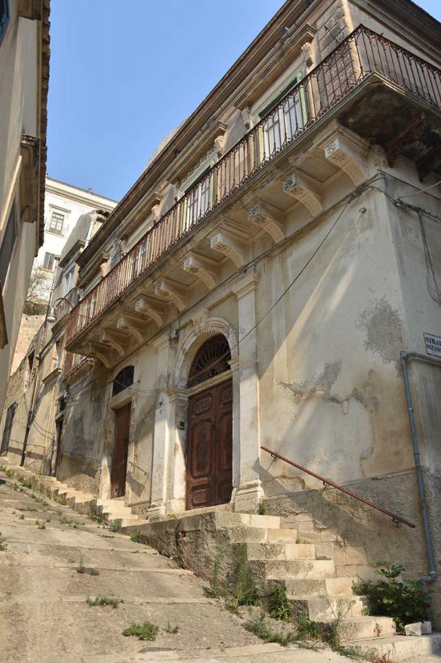 5 rooms Building in Modica, Italy No. 226572