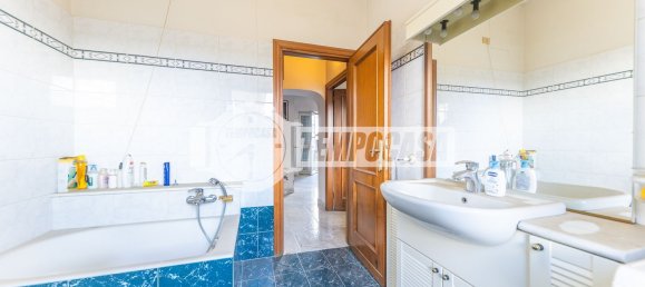 Квартира с 2 спальнями в Рим, Италия № 377770 16