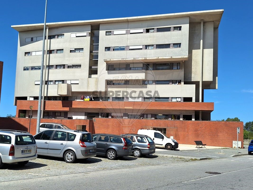 4 bedrooms Apartment in Matosinhos, Portugal No. 353352