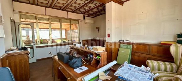 2 bedrooms Penthouse in Empoli, Italy No. 337570 3