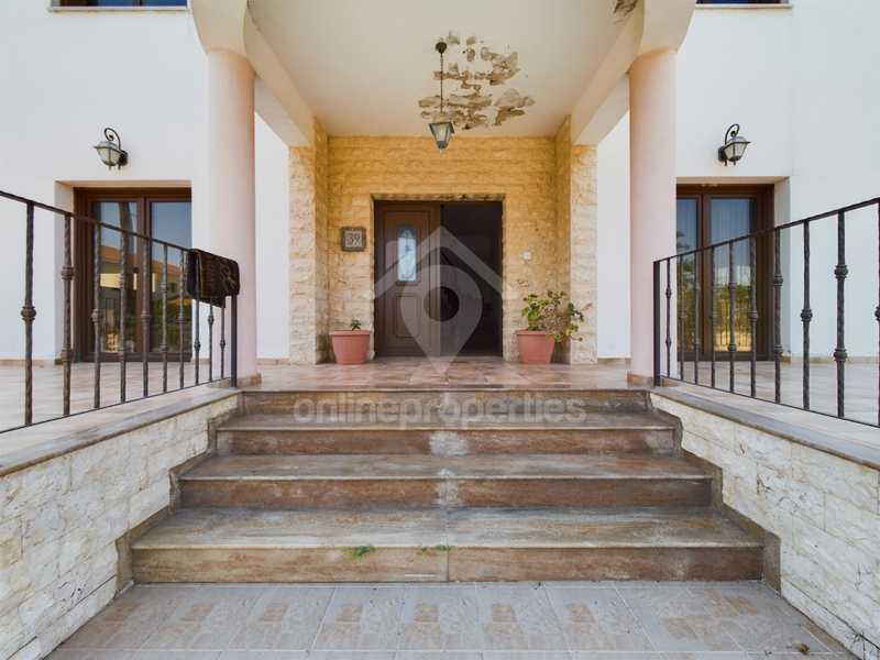 4 chambres Propriété commerciale à Kiti, Cyprus No. 139150