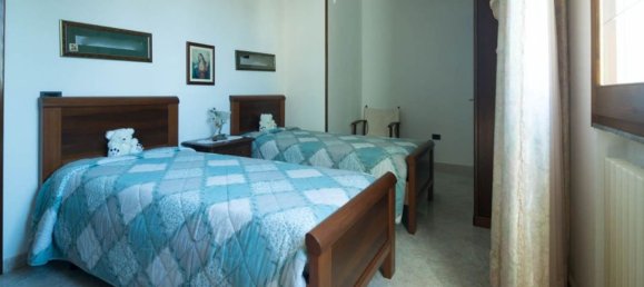 8 Schlafzimmer Schlösser in Castro, Italy, Nr. 374124 51