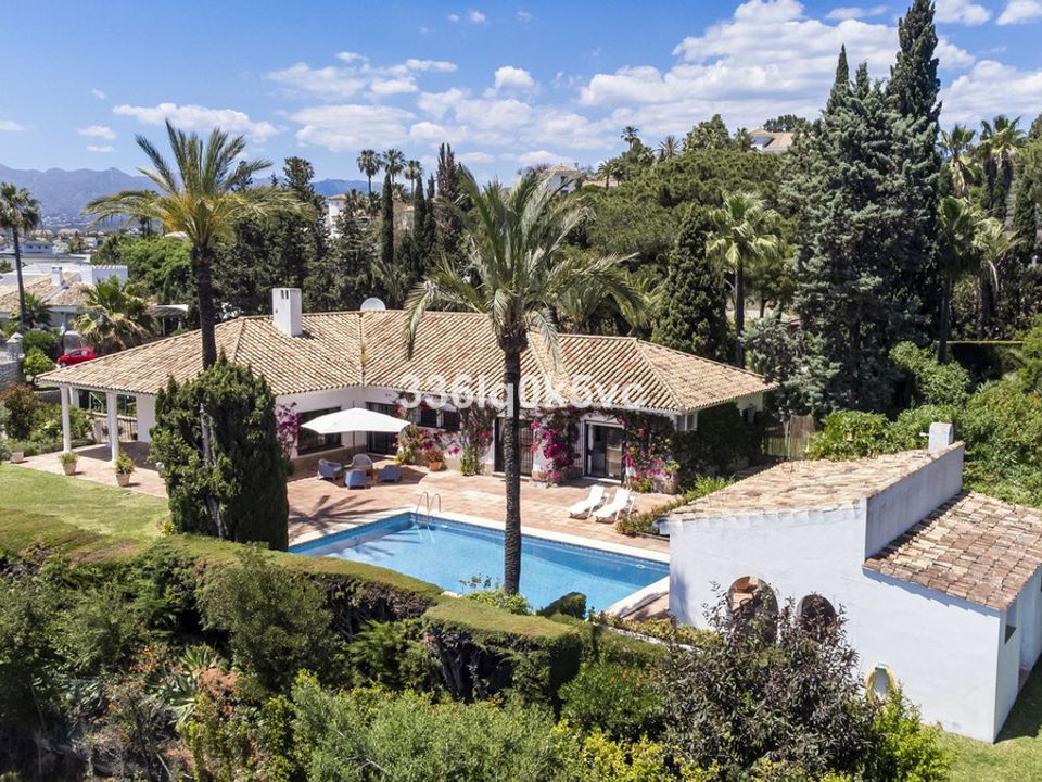 4 bedrooms Villa in Marbella, Spain No. 274247