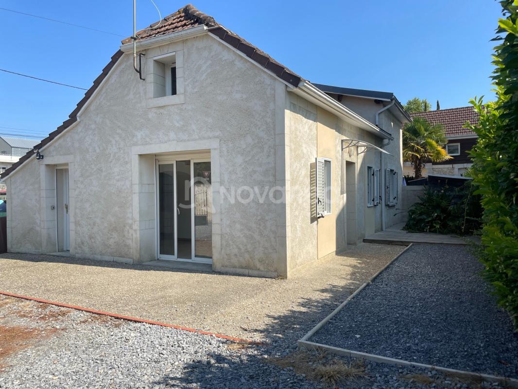 94m² Commercial property in Idron, France No. 295782