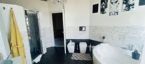 6 غرف نوم منزل في Santena, Italy رقم 373596 17