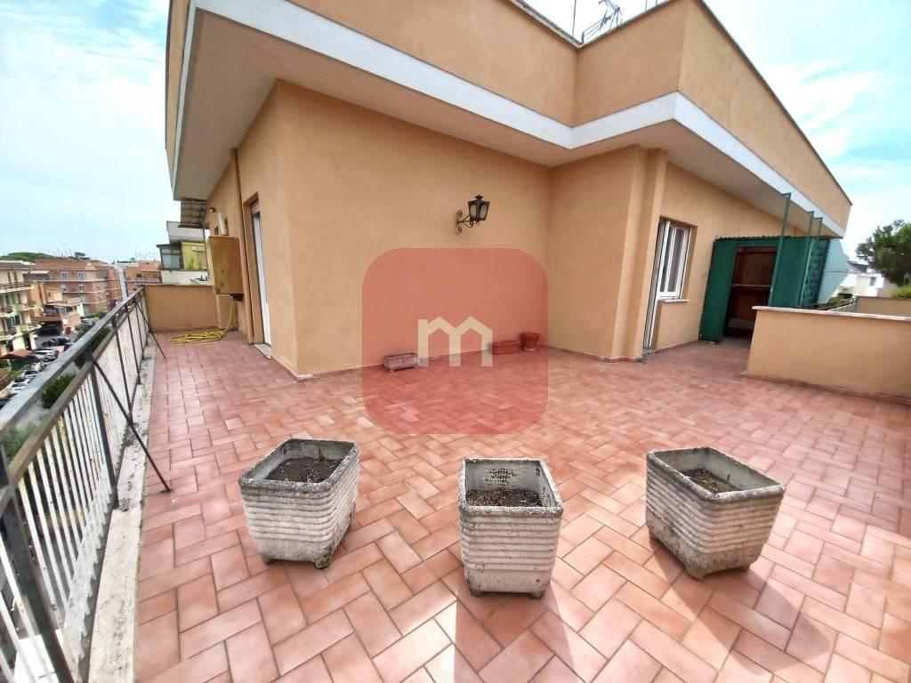 4 rooms Penthouse in Rome, Italy No. 32599