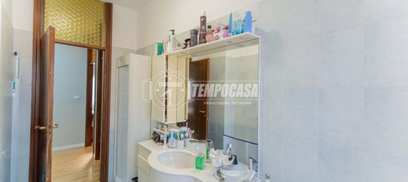 4 rooms Apartment in Cinisello Balsamo, Italy No. 70023 13