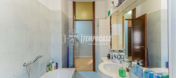 4 rooms Apartment in Cinisello Balsamo, Italy No. 70023 14