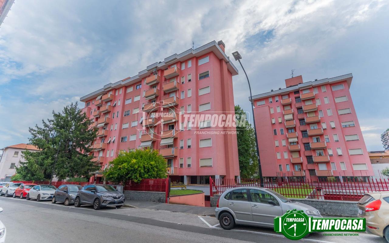 4 rooms Apartment in Cinisello Balsamo, Italy No. 70023