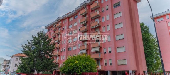 4 rooms Apartment in Cinisello Balsamo, Italy No. 70023 43