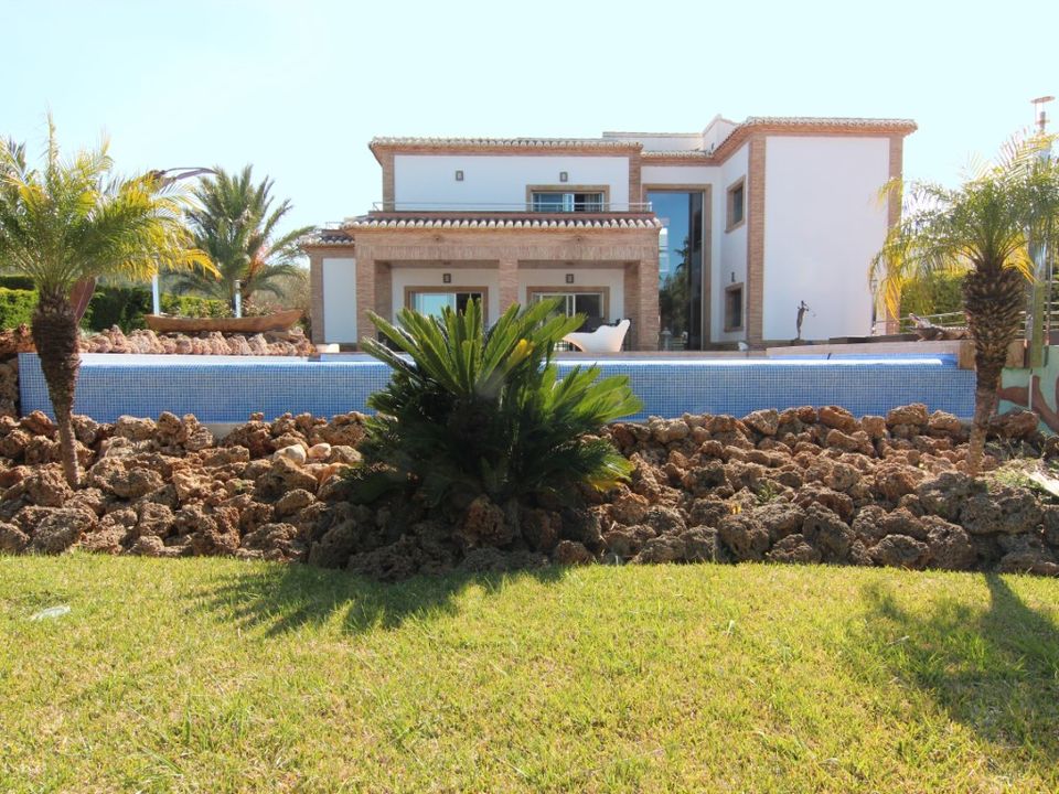 5 bedrooms Villa in Alicante, Spain No. 282756