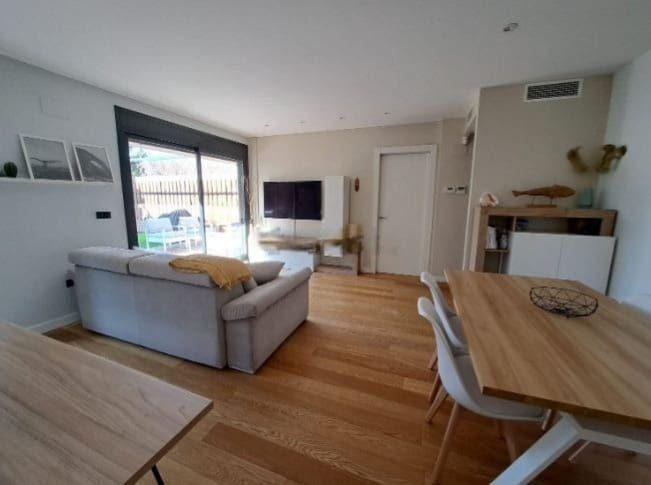 Квартира с 3 спальнями в Сан-Андреу-де-Льяванерес, Испания № 246271