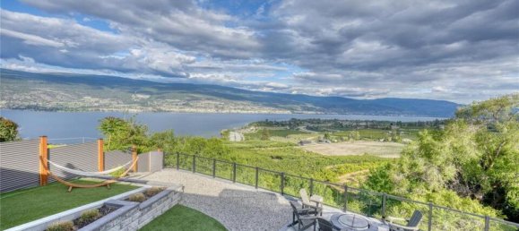 3 bedrooms House in British Columbia, Canada No. 1098 3