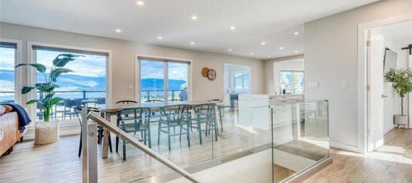 3 bedrooms House in British Columbia, Canada No. 1098 5