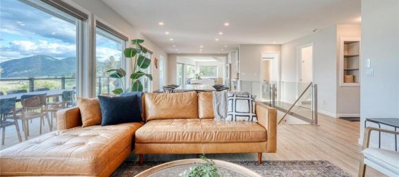 3 bedrooms House in British Columbia, Canada No. 1098 10