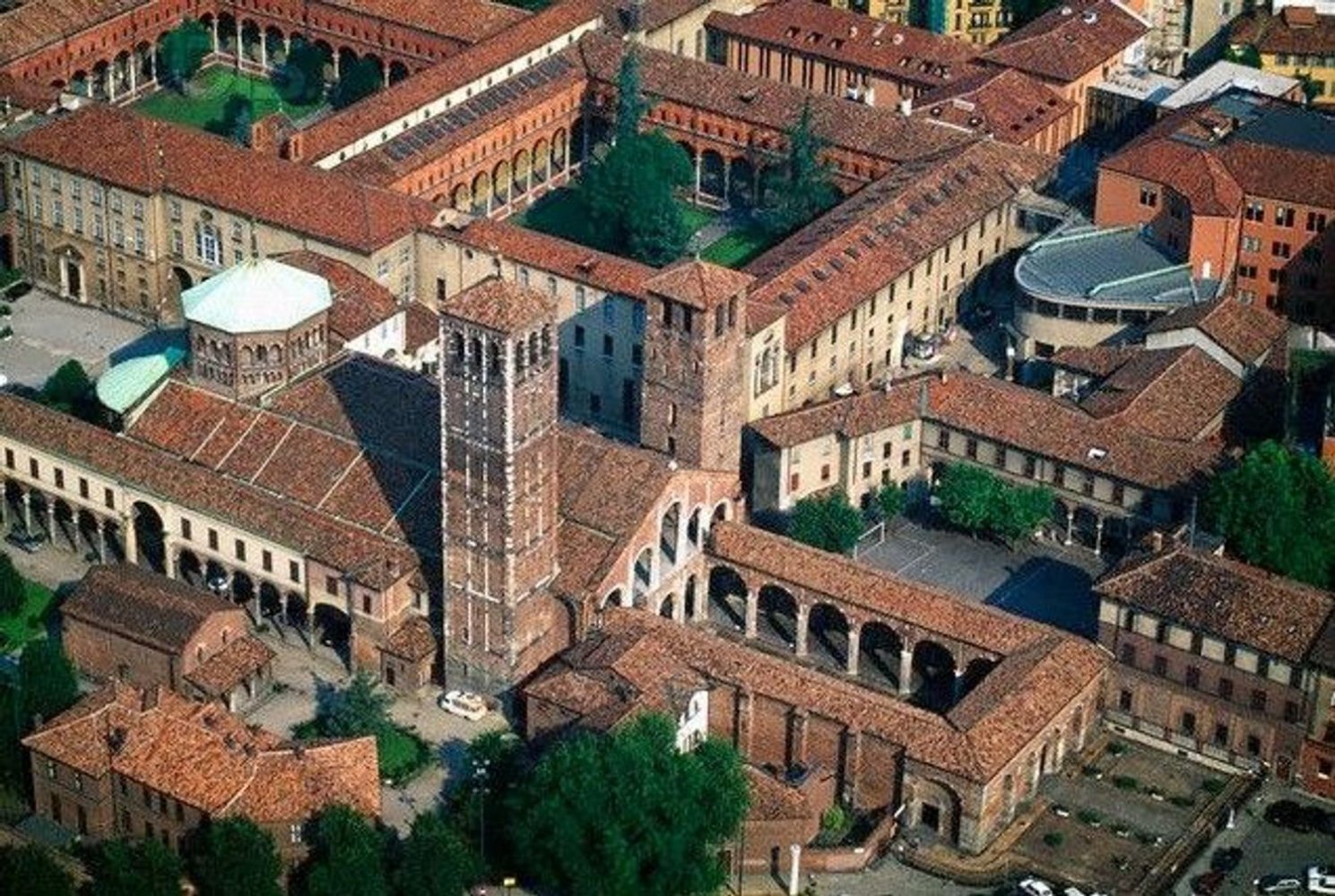 13m² Garage in Milan, Italy No. 381403