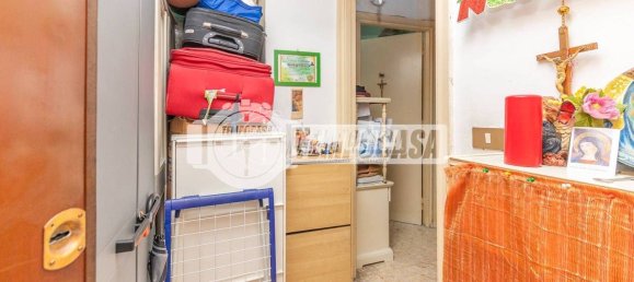 2 rooms Apartment in Rome, Italy No. 270354 3