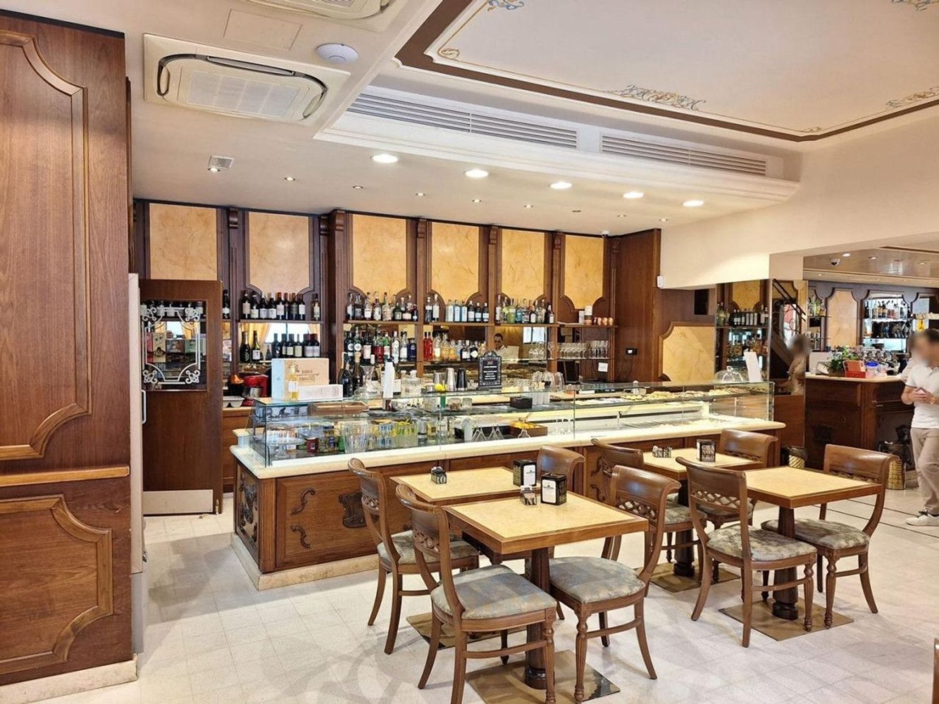 267m² Commercial property in Ravenna, Italy No. 372070