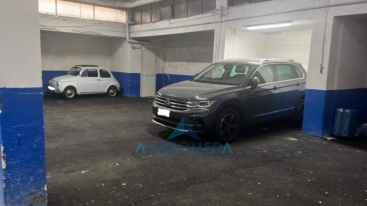630m² Parking in Naples, Italy No. 290262